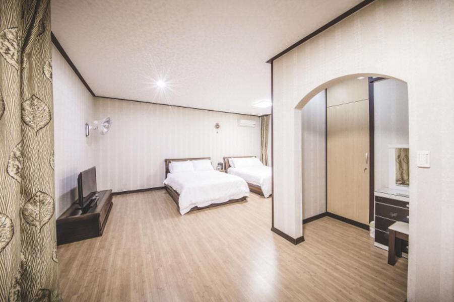 Sunyang Village Pension Jeju Bagian luar foto