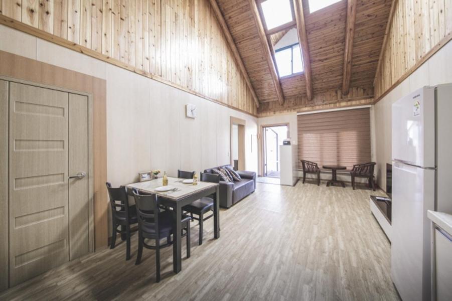 Sunyang Village Pension Jeju Bagian luar foto
